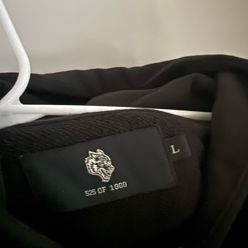 Darc Sport Hoodie with Studded 'WOLVES' Design 525/1000 NWOT Size Large - Picture 4 of 4